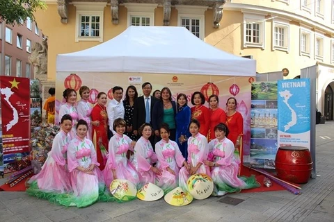 Promueven imagen de Vietnam en evento multicultural en Alemania