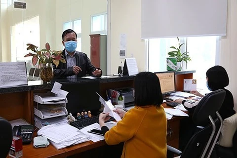 Hanoi elimina 28 procedimientos administrativos en inversión