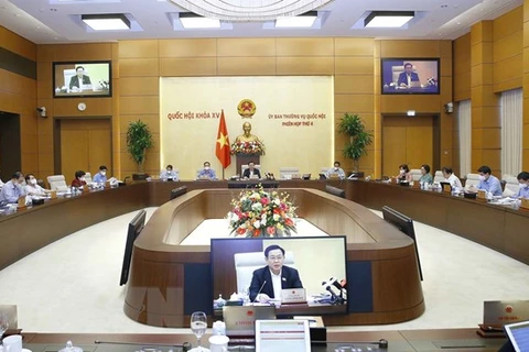 Comité Permanente de la Asamblea Nacional de Vietnam analiza el plan de reestructuración económica 
