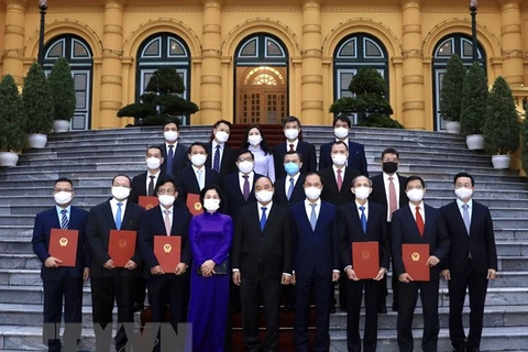Designan a nuevos embajadores vietnamitas en el extranjero