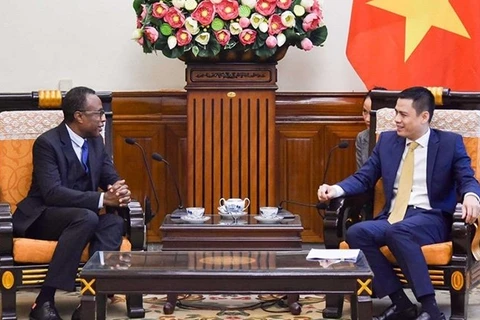 Fortalecen cooperación económica Vietnam y países francófonos