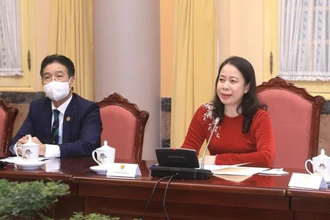 Vicepresidenta de Vietnam recibe a diplomáticas extranjeras