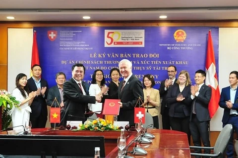 Suiza apoya a Vietnam a promover políticas comerciales y exportaciones