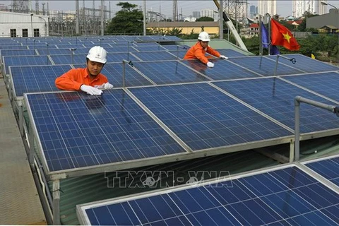 Empresas de Vietnam y Escocia impulsan cooperación en energía solar