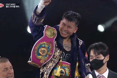 Boxeadora vietnamita se corona campeona mundial de la OMB