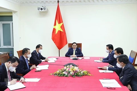 Premier vietnamta insta a fortalecer las relaciones comerciales con Reino Unido