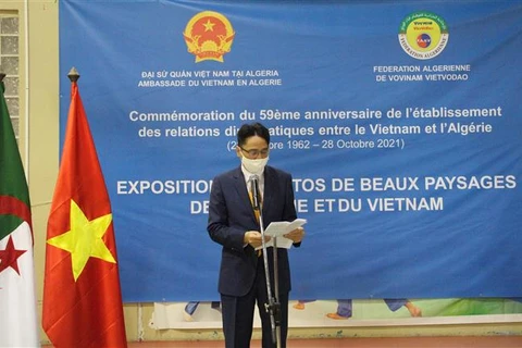 Exposición de fotos marca el 59 aniversario de nexos diplomáticos Vietnam-Argelia