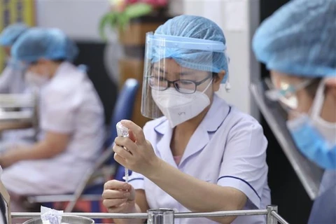 Ciudad vietnamita de Da Nang iniciará vacunación contra el COVID-19 para adolescentes