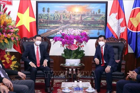 Ciudad Ho Chi Minh felicita a Camboya por su Día Nacional