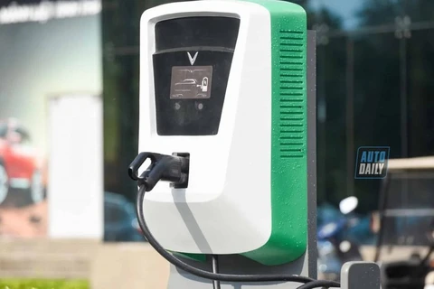 VinFast y EDF cooperan en instalación de estaciones de carga para automóviles en Francia