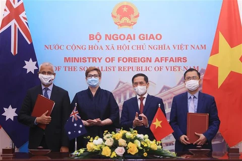 Cancilleres de Vietnam y Australia debaten medidas para agilizar lazos binacionales