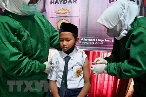 Indonesia planea vacunar contra el COVID-19 a niños en escuelas