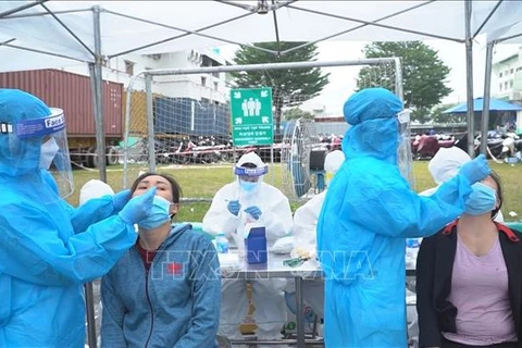 Ofrecen vacunación contra COVID-19 a trabajadores migrantes en provincia vietnamita