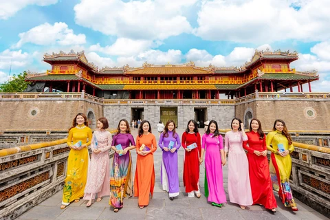 Traje típico de mujeres vietnamitas se promoverá durante Festival Nacional de Cine