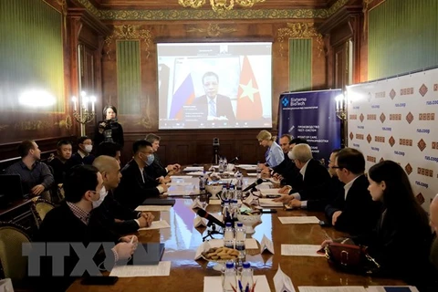 Vietnam y Rusia promueven cooperación tecnológica contra el COVID-19