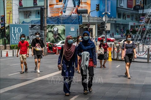 Malasia refuerza control de pandemia del COVID-19 para recuperar economía 