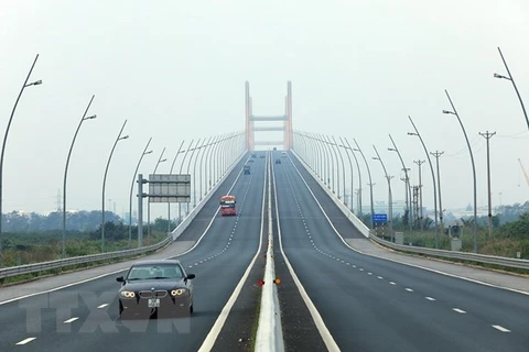 Destinan fondo millonario para construir puente en autopista entre Hanoi y Bac Giang