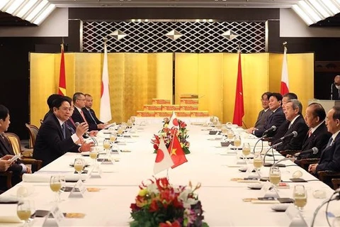 Primer ministro de Vietnam se reúne con exdirigentes de Japón