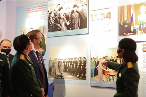 Exposición sobre relaciones Vietnam-Rusia abre sus puertas en Hanoi