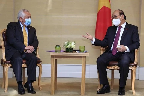 Presidente de Vietnam recibe al ministro chileno de Salud