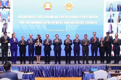 Primer ministro vietnamita insta a agilizar cooperación subregional por desarrollo sostenible