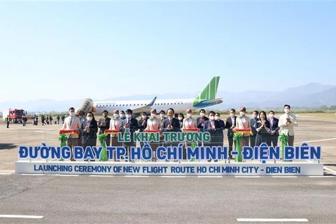 Aterriza en provincia vietnamita de Dien Bien primer vuelo desde Ciudad Ho Chi Minh