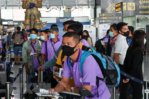 Tailandia y Camboya discuten soluciones para permitir regreso al trabajo de empleados migrantes