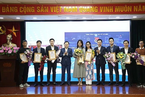 Entregan en Vietnam Premio Nacional de Prensa sobre labores sindicales en 2021