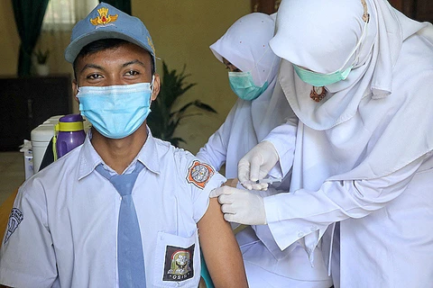 Indonesia decide administrar vacuna contra el COVID-19 a niños de seis a 11 años