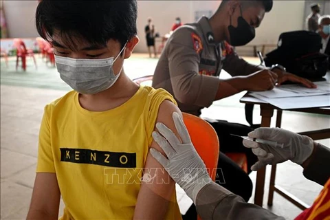 Indonesia comenzará vacunación contra el COVID-19 a niños de 6-11 años de edad