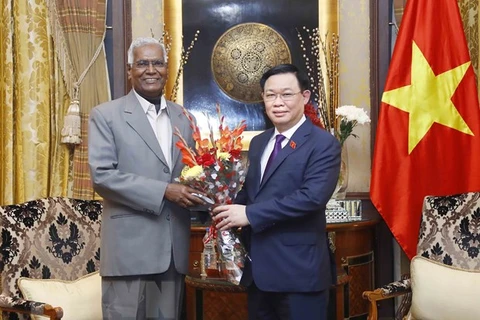 Presidente de la Asamblea Nacional de Vietnam recibe a dirigentes de partidos políticos indios