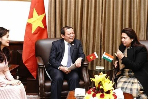 Ministros de Vietnam y la India ratifican disposición de fomentar lazos multifacéticos
