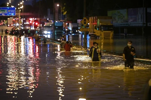 Malasia evacúa 22 mil personas por inundaciones 