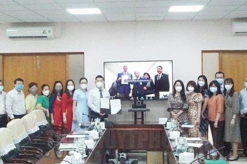 Universidades vietnamita y estadounidense fomentan cooperación en educación médica