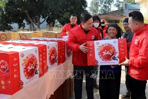 Cruz Roja de Vietnam lanza campaña para apoyar a pobres en ocasión de Tet