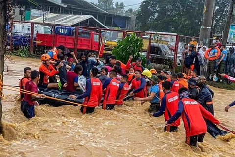 Número de muertos en Filipinas por el tifón Rai supera los 400