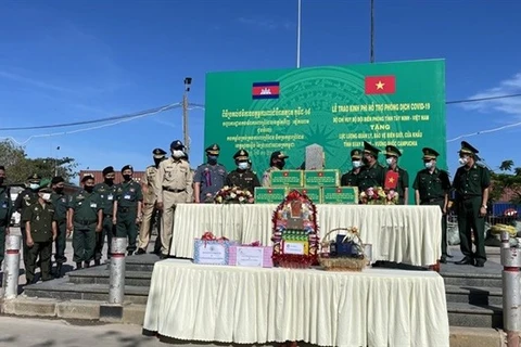 Vietnam presta apoyo a provincias fronterizas de Camboya en combate contra COVID-19