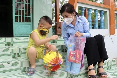  Vietnam intensifica soluciones para proteger y cuidar a los niños afectados por el COVID-19