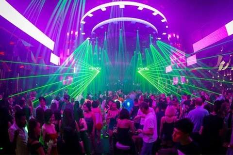 Ciudad Ho Chi Minh permite reapertura de discotecas y bares a partir del 10 de enero