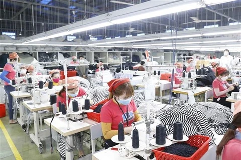 Empresas vietnamitas optimistas sobre producción y negocios en 2022