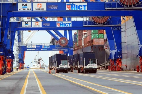 Volumen de carga a través de puertos marítimos de Vietnam mantiene crecimiento 