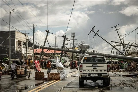 Filipinas alerta sobre crisis sanitaria por tifón Rai