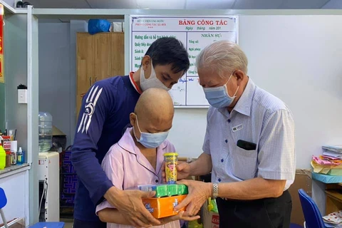 Brindan asistencia a más de 32 mil pacientes pobres de cáncer en Vietnam