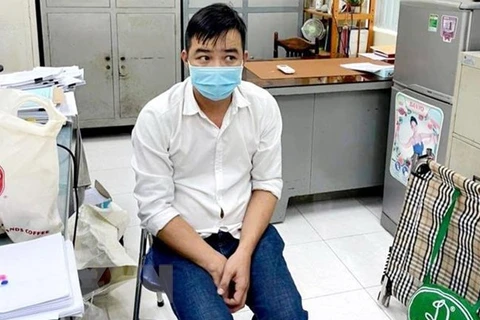 Arrestan en Vietnam a director de empresa por aumentar precios de kits de prueba del COVID-19