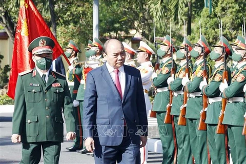 Presidente vietnamita visita Comando de Región Militar 5 en vísperas del Tet