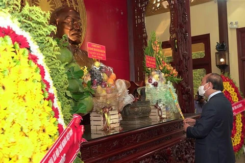 Presidente vietnamita entrega regalos del Tet a familias pobres en provincia sureña