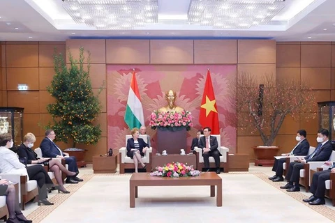 Vietnam y Hungría por vigorizar relaciones de cooperación 