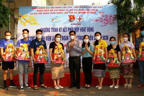 Ciudad Ho Chi Minh comparte alegría del Tet con trabajadores desfavorecidos y estudiantes extranjeros