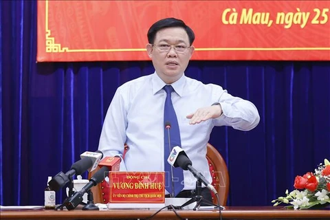 Presidente parlamentario vietnamita trabaja en provincias de Ca Mau y Dong Nai