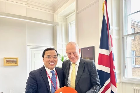Promueven Vietnam y Reino Unido cooperación en comercio, seguridad y defensa